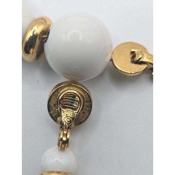 Vintage Monet Signed Milk Glass Set 28in necklace and 2in dangle clip earrings - Picture 6 of 9